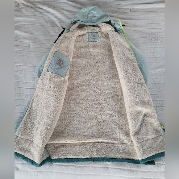 Cold Weather Changing Robe by Passenger - Picture 2 of 4